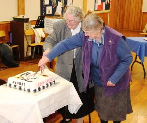 Sister Madeleine and Sister nola cut the cake